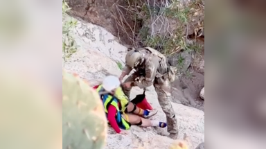 Watch: Dramatic airlift rescue of Arizona hiker after suffering injury on trail